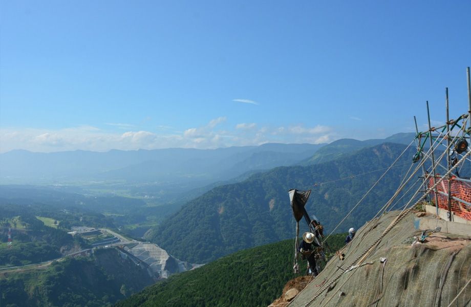 阿蘇大橋地区斜面対策工事