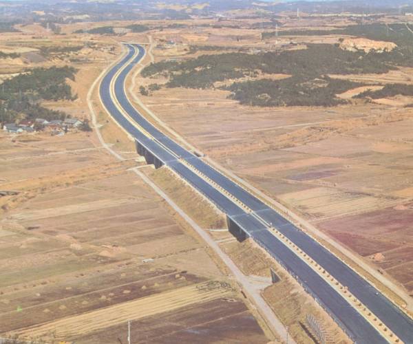 東名高速道路豊田工区（愛知県豊田市）