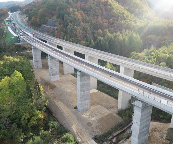 東海北陸自動車道　池之島工事