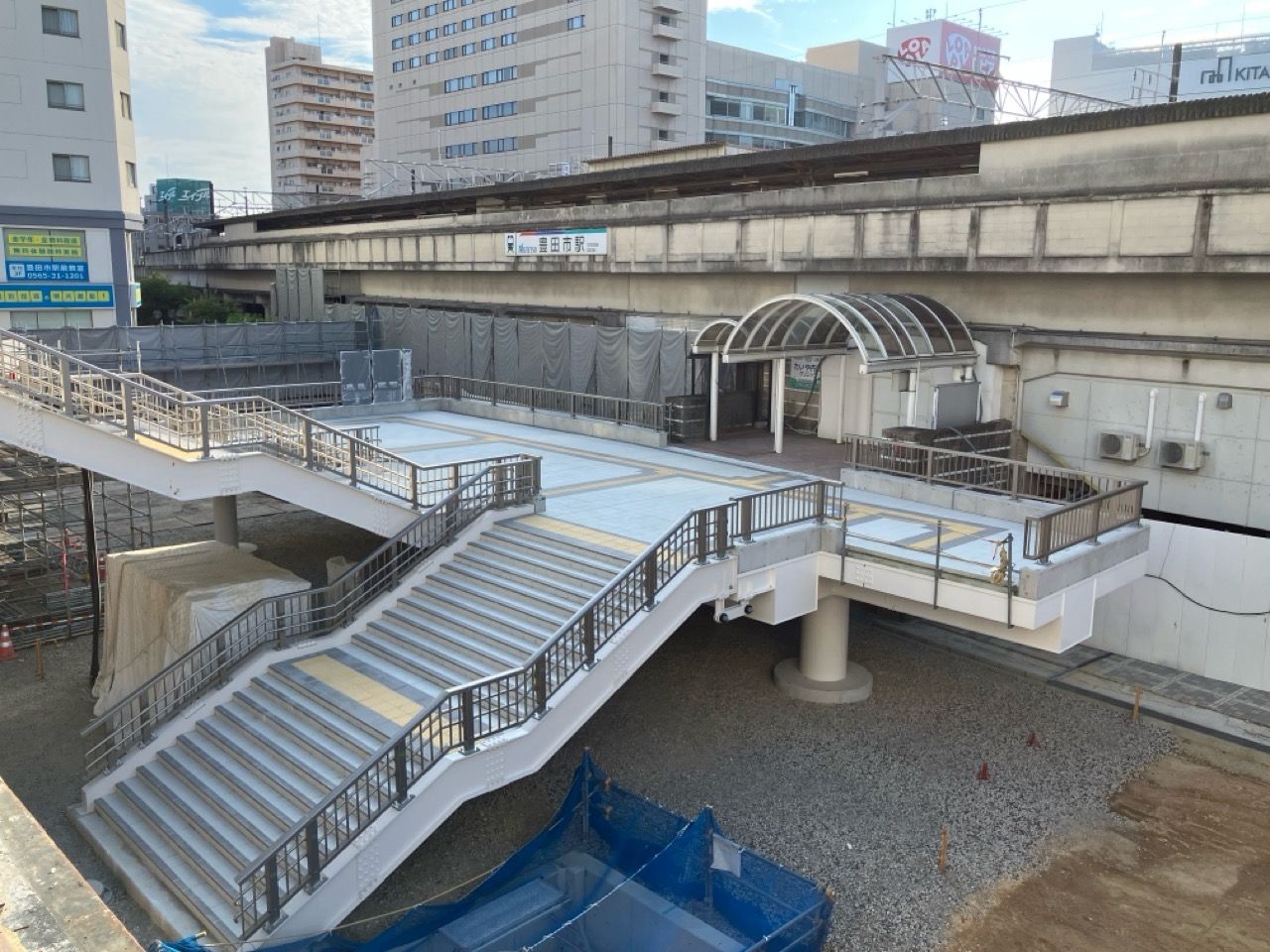 豊田市駅西口ペデストリアンデッキ